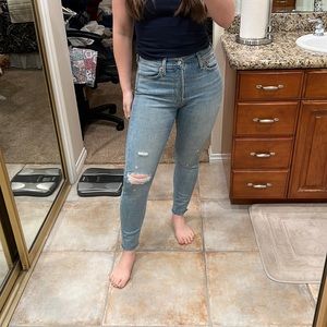 Levi’s Wedgie Skinny Distressed Jean Sz 29